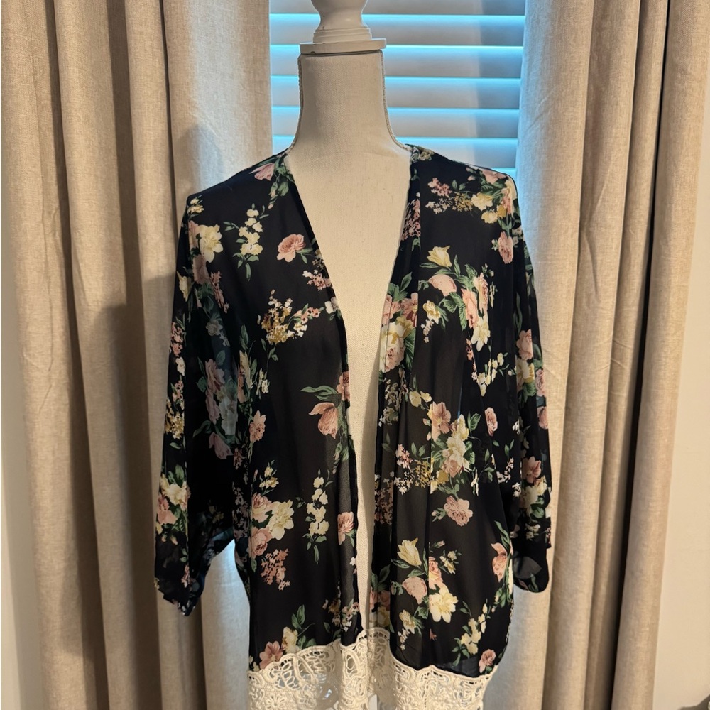 Rachel & Chloe Floral Kimono with Lace Trim